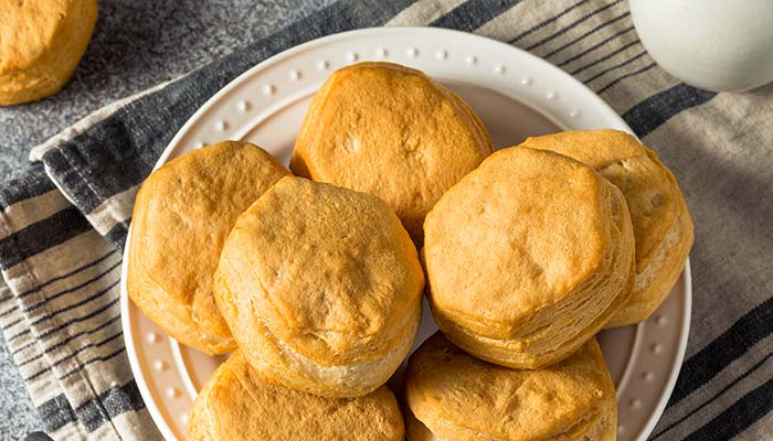 Rockin' Chicken Shack in Wisconsin Dells WI serves warm biscuits and other starters.